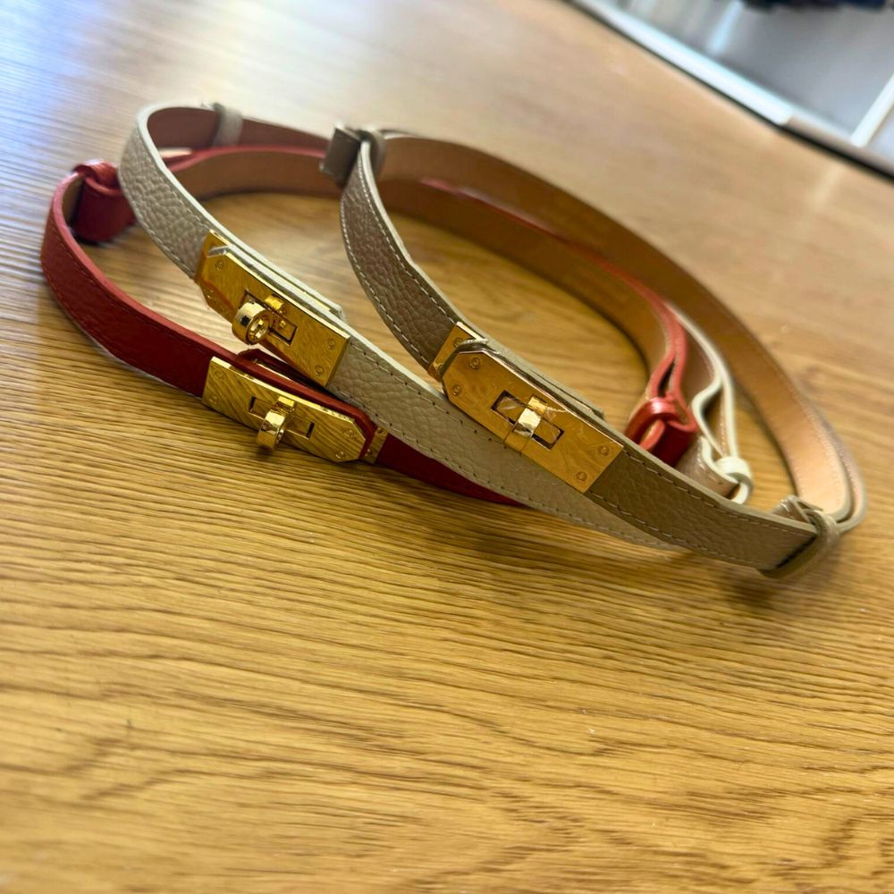 Cinturón ajustable inspiración H con cierre metal