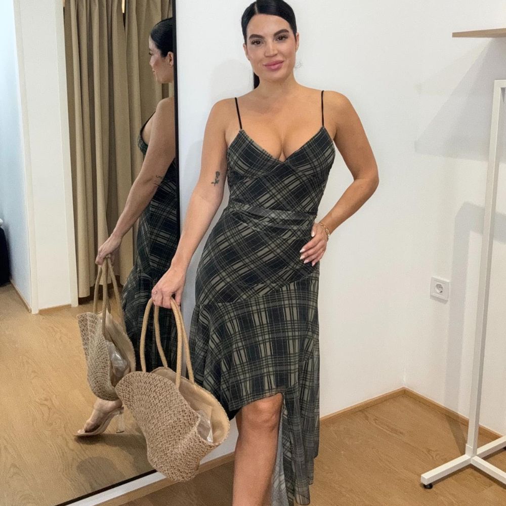 Vestido de cuadros asimétrico