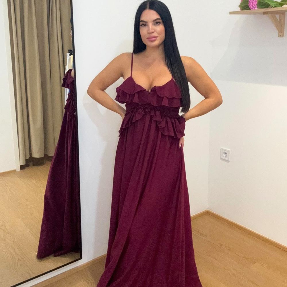 Vestido volantes burdeos